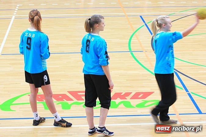 Zdjęcie w galerii na portalu naszraciborz.pl: Dziewczyny z I LO najlepsze w piłce ręcznej! wiadomości z regionu