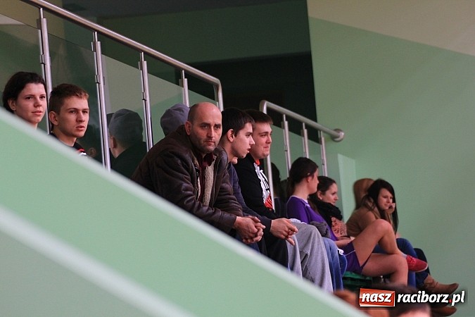 Zdjęcie w galerii na portalu naszraciborz.pl: Dziewczyny z I LO najlepsze w piłce ręcznej! wiadomości z regionu