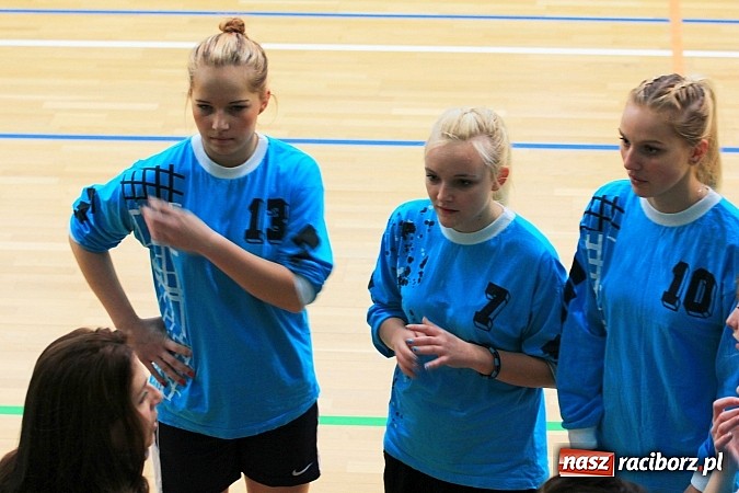 Zdjęcie w galerii na portalu naszraciborz.pl: Dziewczyny z I LO najlepsze w piłce ręcznej! wiadomości z regionu