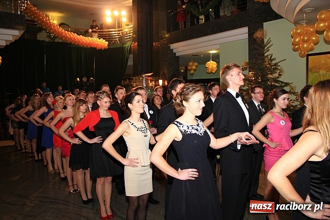 Zdjęcie w galerii na portalu naszraciborz.pl: 100 dni do matury, czyli studniówka raciborskiego Mechanika w Amadeusie wiadomości z regionu