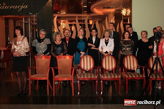 Zdjęcie w galerii na portalu naszraciborz.pl: 100 dni do matury, czyli studniówka raciborskiego Mechanika w Amadeusie wiadomości z regionu