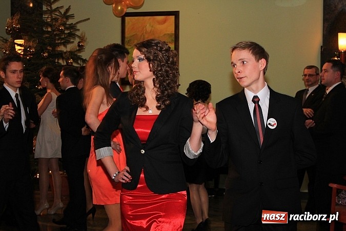 Zdjęcie w galerii na portalu naszraciborz.pl: 100 dni do matury, czyli studniówka raciborskiego Mechanika w Amadeusie wiadomości z regionu