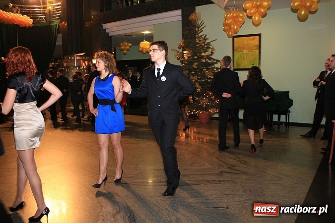 Zdjęcie w galerii na portalu naszraciborz.pl: 100 dni do matury, czyli studniówka raciborskiego Mechanika w Amadeusie wiadomości z regionu