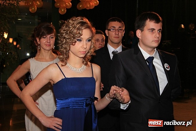 Zdjęcie w galerii na portalu naszraciborz.pl: 100 dni do matury, czyli studniówka raciborskiego Mechanika w Amadeusie wiadomości z regionu