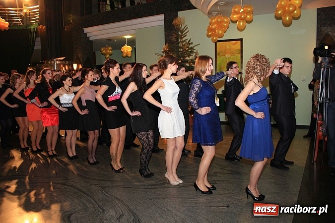 Zdjęcie w galerii na portalu naszraciborz.pl: 100 dni do matury, czyli studniówka raciborskiego Mechanika w Amadeusie wiadomości z regionu