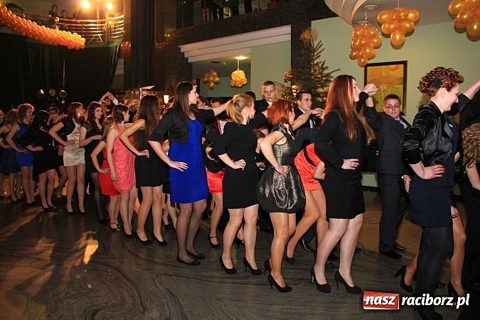 Zdjęcie w galerii na portalu naszraciborz.pl: 100 dni do matury, czyli studniówka raciborskiego Mechanika w Amadeusie wiadomości z regionu