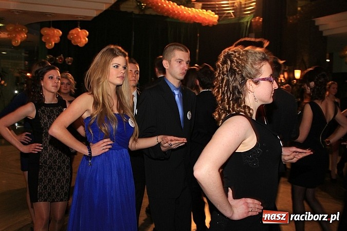 Zdjęcie w galerii na portalu naszraciborz.pl: 100 dni do matury, czyli studniówka raciborskiego Mechanika w Amadeusie wiadomości z regionu