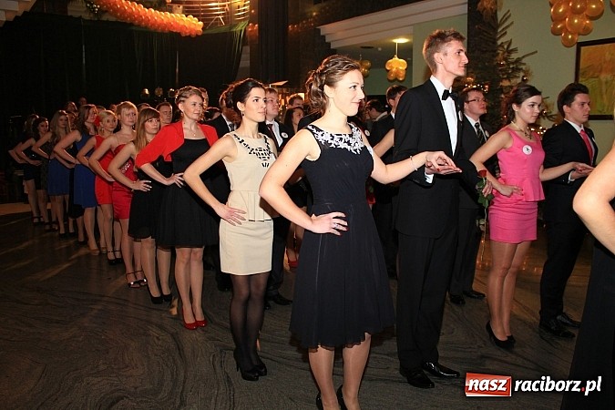 Zdjęcie w galerii na portalu naszraciborz.pl: 100 dni do matury, czyli studniówka raciborskiego Mechanika w Amadeusie wiadomości z regionu