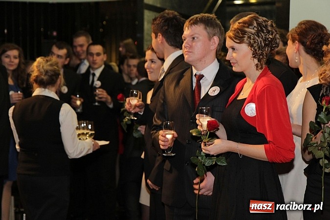 Zdjęcie w galerii na portalu naszraciborz.pl: 100 dni do matury, czyli studniówka raciborskiego Mechanika w Amadeusie wiadomości z regionu