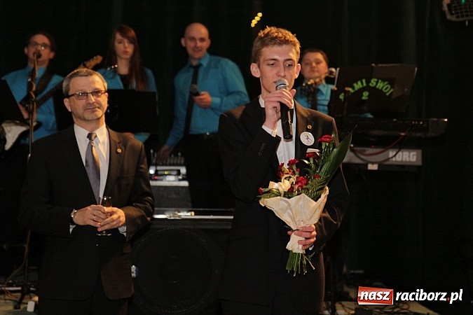 Zdjęcie w galerii na portalu naszraciborz.pl: 100 dni do matury, czyli studniówka raciborskiego Mechanika w Amadeusie wiadomości z regionu