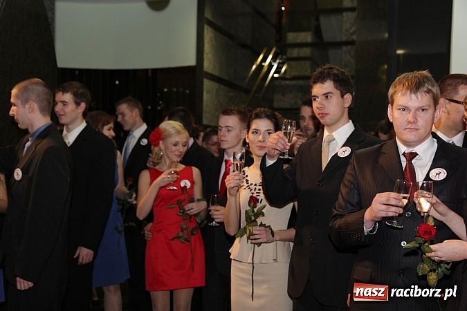 Zdjęcie w galerii na portalu naszraciborz.pl: 100 dni do matury, czyli studniówka raciborskiego Mechanika w Amadeusie wiadomości z regionu