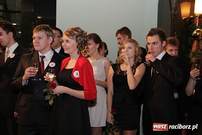 Zdjęcie w galerii na portalu naszraciborz.pl: 100 dni do matury, czyli studniówka raciborskiego Mechanika w Amadeusie wiadomości z regionu