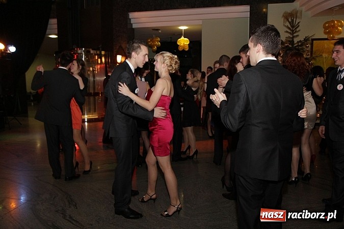 Zdjęcie w galerii na portalu naszraciborz.pl: 100 dni do matury, czyli studniówka raciborskiego Mechanika w Amadeusie wiadomości z regionu