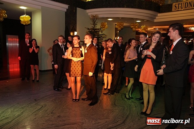 Zdjęcie w galerii na portalu naszraciborz.pl: 100 dni do matury, czyli studniówka raciborskiego Mechanika w Amadeusie wiadomości z regionu