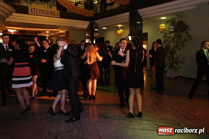 Zdjęcie w galerii na portalu naszraciborz.pl: 100 dni do matury, czyli studniówka raciborskiego Mechanika w Amadeusie wiadomości z regionu