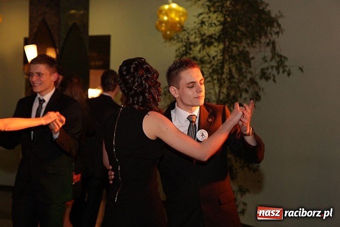 Zdjęcie w galerii na portalu naszraciborz.pl: 100 dni do matury, czyli studniówka raciborskiego Mechanika w Amadeusie wiadomości z regionu