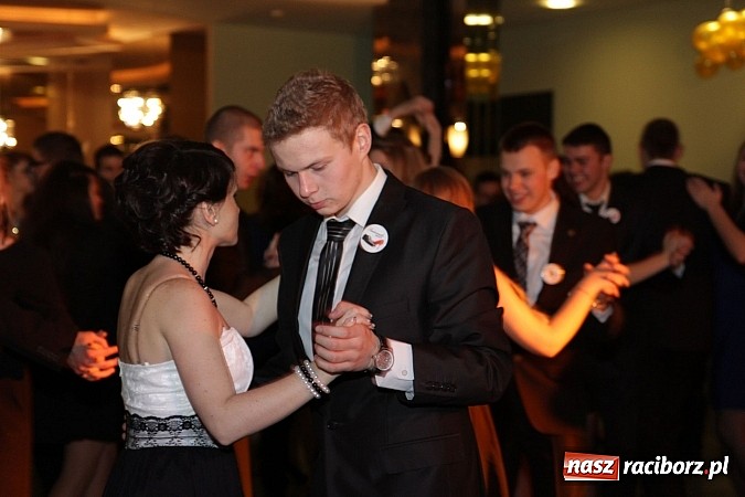 Zdjęcie w galerii na portalu naszraciborz.pl: 100 dni do matury, czyli studniówka raciborskiego Mechanika w Amadeusie wiadomości z regionu