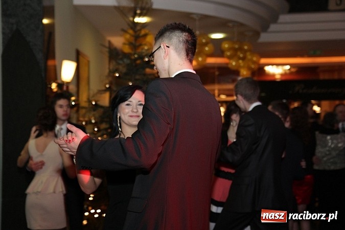 Zdjęcie w galerii na portalu naszraciborz.pl: 100 dni do matury, czyli studniówka raciborskiego Mechanika w Amadeusie wiadomości z regionu