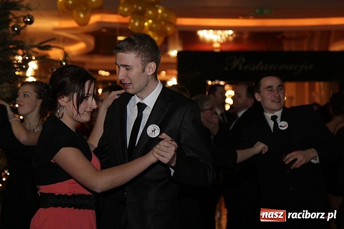 Zdjęcie w galerii na portalu naszraciborz.pl: 100 dni do matury, czyli studniówka raciborskiego Mechanika w Amadeusie wiadomości z regionu