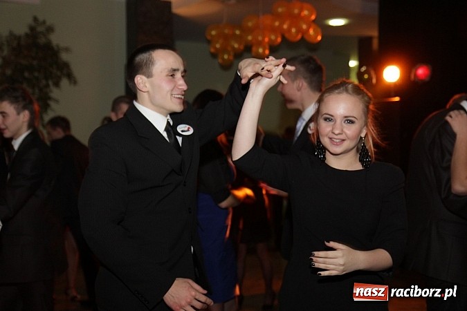 Zdjęcie w galerii na portalu naszraciborz.pl: 100 dni do matury, czyli studniówka raciborskiego Mechanika w Amadeusie wiadomości z regionu