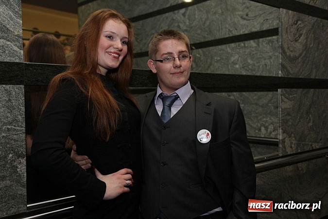 Zdjęcie w galerii na portalu naszraciborz.pl: 100 dni do matury, czyli studniówka raciborskiego Mechanika w Amadeusie wiadomości z regionu