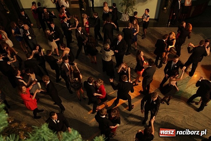 Zdjęcie w galerii na portalu naszraciborz.pl: 100 dni do matury, czyli studniówka raciborskiego Mechanika w Amadeusie wiadomości z regionu