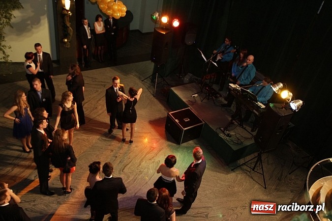 Zdjęcie w galerii na portalu naszraciborz.pl: 100 dni do matury, czyli studniówka raciborskiego Mechanika w Amadeusie wiadomości z regionu