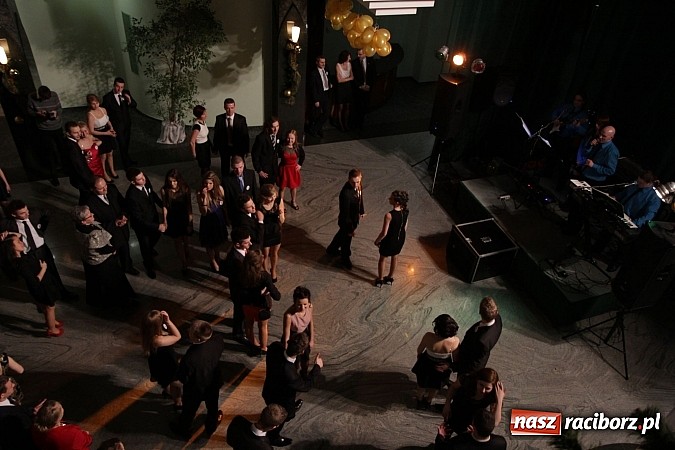 Zdjęcie w galerii na portalu naszraciborz.pl: 100 dni do matury, czyli studniówka raciborskiego Mechanika w Amadeusie wiadomości z regionu