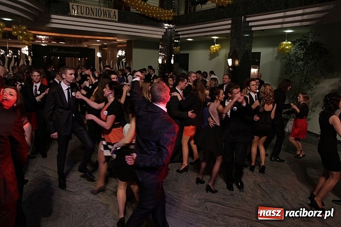 Zdjęcie w galerii na portalu naszraciborz.pl: 100 dni do matury, czyli studniówka raciborskiego Mechanika w Amadeusie wiadomości z regionu