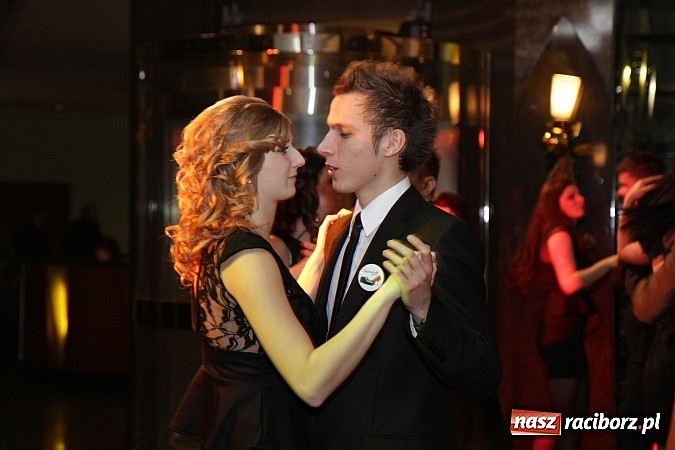 Zdjęcie w galerii na portalu naszraciborz.pl: 100 dni do matury, czyli studniówka raciborskiego Mechanika w Amadeusie wiadomości z regionu