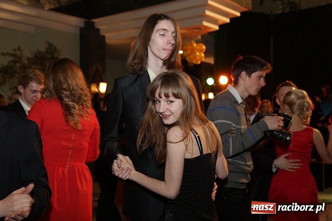 Zdjęcie w galerii na portalu naszraciborz.pl: 100 dni do matury, czyli studniówka raciborskiego Mechanika w Amadeusie wiadomości z regionu