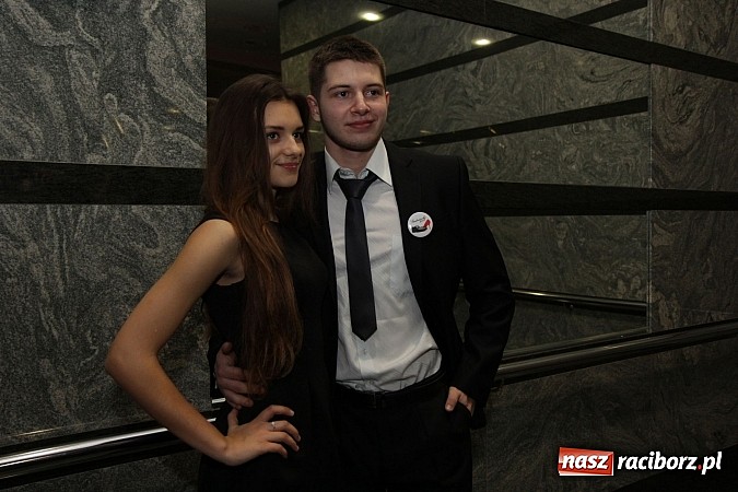 Zdjęcie w galerii na portalu naszraciborz.pl: 100 dni do matury, czyli studniówka raciborskiego Mechanika w Amadeusie wiadomości z regionu