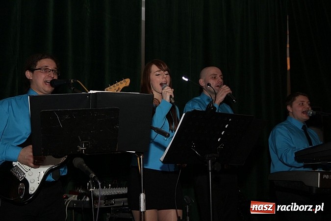 Zdjęcie w galerii na portalu naszraciborz.pl: 100 dni do matury, czyli studniówka raciborskiego Mechanika w Amadeusie wiadomości z regionu