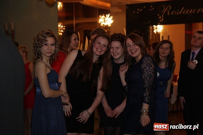 Zdjęcie w galerii na portalu naszraciborz.pl: 100 dni do matury, czyli studniówka raciborskiego Mechanika w Amadeusie wiadomości z regionu