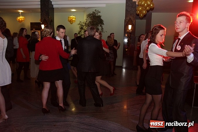 Zdjęcie w galerii na portalu naszraciborz.pl: 100 dni do matury, czyli studniówka raciborskiego Mechanika w Amadeusie wiadomości z regionu