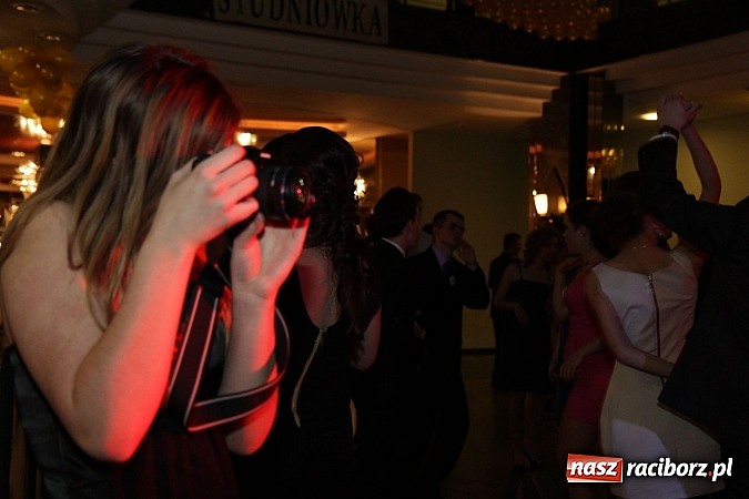 Zdjęcie w galerii na portalu naszraciborz.pl: 100 dni do matury, czyli studniówka raciborskiego Mechanika w Amadeusie wiadomości z regionu