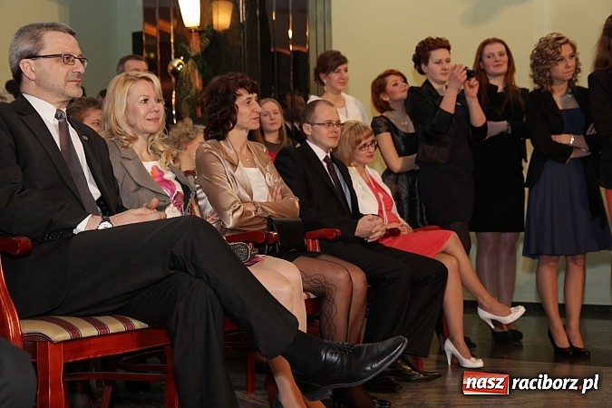 Zdjęcie w galerii na portalu naszraciborz.pl: 100 dni do matury, czyli studniówka raciborskiego Mechanika w Amadeusie wiadomości z regionu