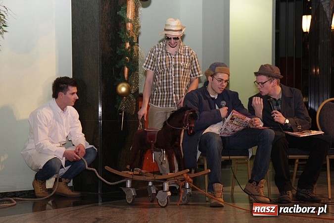 Zdjęcie w galerii na portalu naszraciborz.pl: 100 dni do matury, czyli studniówka raciborskiego Mechanika w Amadeusie wiadomości z regionu