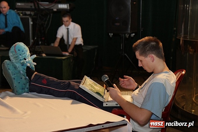 Zdjęcie w galerii na portalu naszraciborz.pl: 100 dni do matury, czyli studniówka raciborskiego Mechanika w Amadeusie wiadomości z regionu