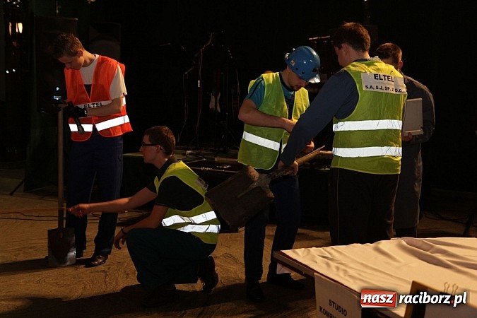 Zdjęcie w galerii na portalu naszraciborz.pl: 100 dni do matury, czyli studniówka raciborskiego Mechanika w Amadeusie wiadomości z regionu
