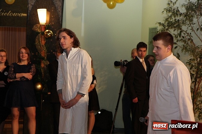 Zdjęcie w galerii na portalu naszraciborz.pl: 100 dni do matury, czyli studniówka raciborskiego Mechanika w Amadeusie wiadomości z regionu