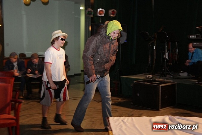 Zdjęcie w galerii na portalu naszraciborz.pl: 100 dni do matury, czyli studniówka raciborskiego Mechanika w Amadeusie wiadomości z regionu