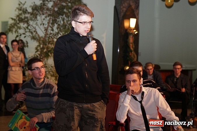 Zdjęcie w galerii na portalu naszraciborz.pl: 100 dni do matury, czyli studniówka raciborskiego Mechanika w Amadeusie wiadomości z regionu