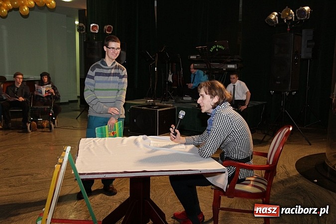 Zdjęcie w galerii na portalu naszraciborz.pl: 100 dni do matury, czyli studniówka raciborskiego Mechanika w Amadeusie wiadomości z regionu