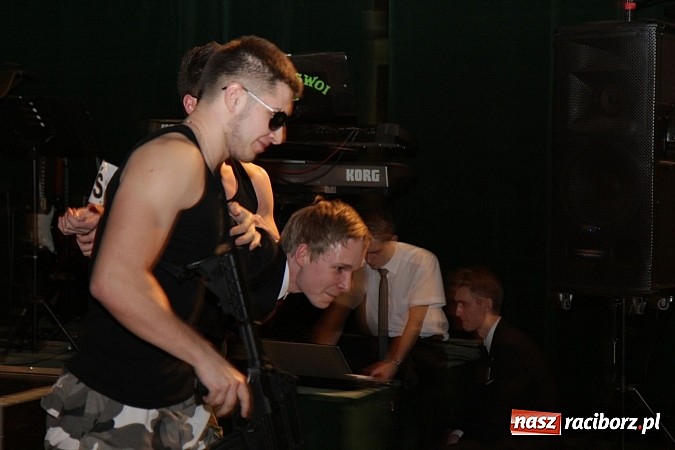 Zdjęcie w galerii na portalu naszraciborz.pl: 100 dni do matury, czyli studniówka raciborskiego Mechanika w Amadeusie wiadomości z regionu