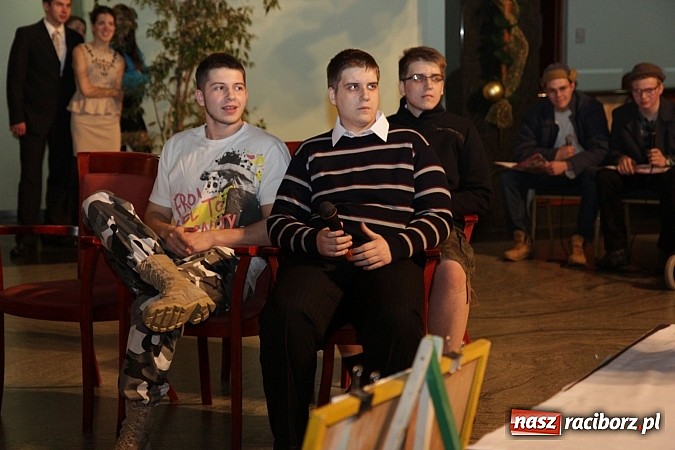 Zdjęcie w galerii na portalu naszraciborz.pl: 100 dni do matury, czyli studniówka raciborskiego Mechanika w Amadeusie wiadomości z regionu