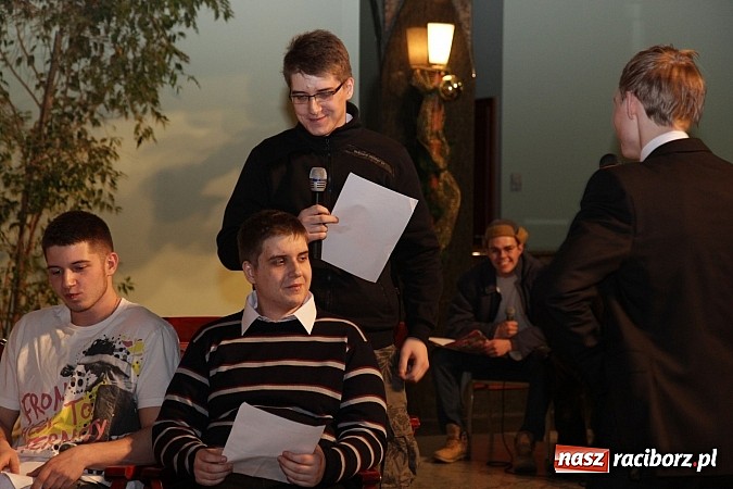 Zdjęcie w galerii na portalu naszraciborz.pl: 100 dni do matury, czyli studniówka raciborskiego Mechanika w Amadeusie wiadomości z regionu