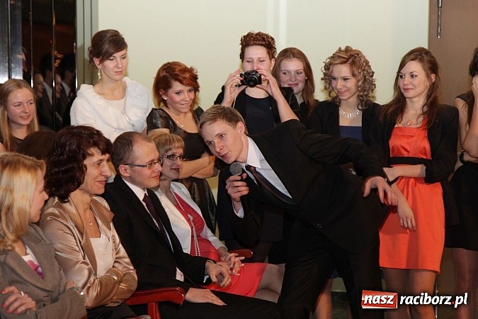 Zdjęcie w galerii na portalu naszraciborz.pl: 100 dni do matury, czyli studniówka raciborskiego Mechanika w Amadeusie wiadomości z regionu