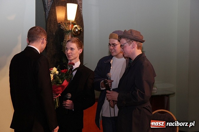 Zdjęcie w galerii na portalu naszraciborz.pl: 100 dni do matury, czyli studniówka raciborskiego Mechanika w Amadeusie wiadomości z regionu