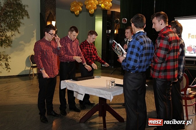 Zdjęcie w galerii na portalu naszraciborz.pl: 100 dni do matury, czyli studniówka raciborskiego Mechanika w Amadeusie wiadomości z regionu